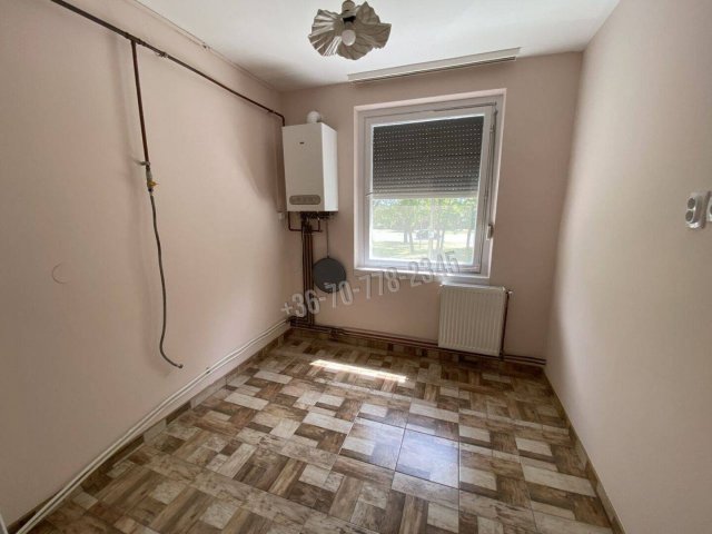 Eladó panellakás, Békéscsabán, Bartók Béla úton 35.5 M Ft