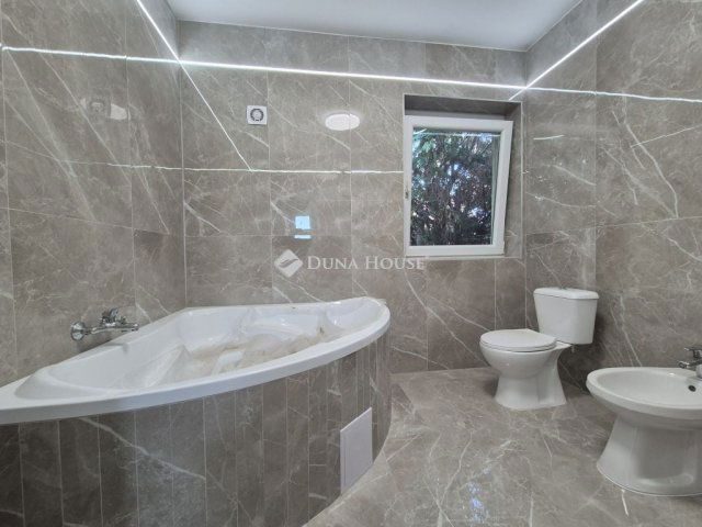 Eladó családi ház, Enyingen 43 M Ft, 4 szobás