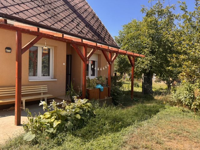 Eladó nyaraló, Kiskunlacházán 67.5 M Ft, 4 szobás