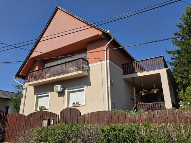 Eladó családi ház, Érden 179.9 M Ft, 8 szobás