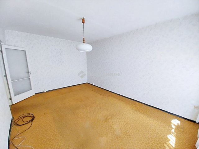 Eladó panellakás, Tatabányán 34.9 M Ft, 2 szobás