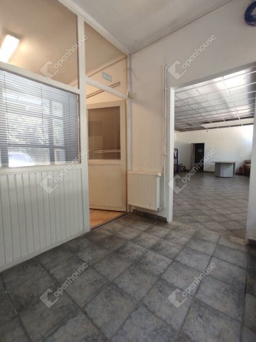 Kiadó ipari ingatlan, Komáromban 2000 E Ft / hó