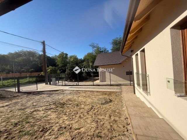 Eladó ikerház, Veresegyházon 146.8 M Ft, 5 szobás