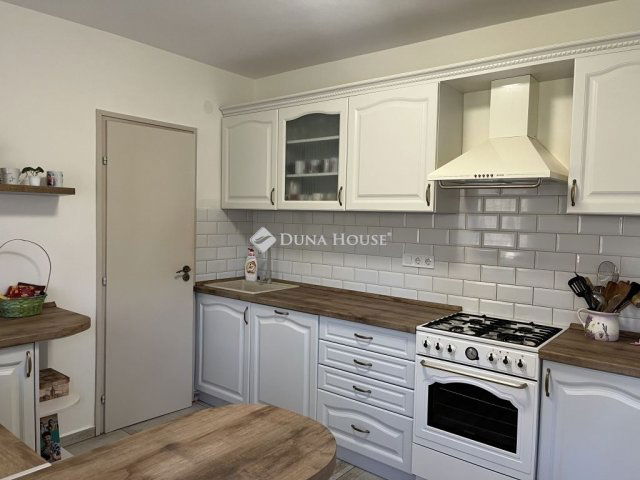 Eladó téglalakás, Zalaegerszegen 89.5 M Ft, 5 szobás