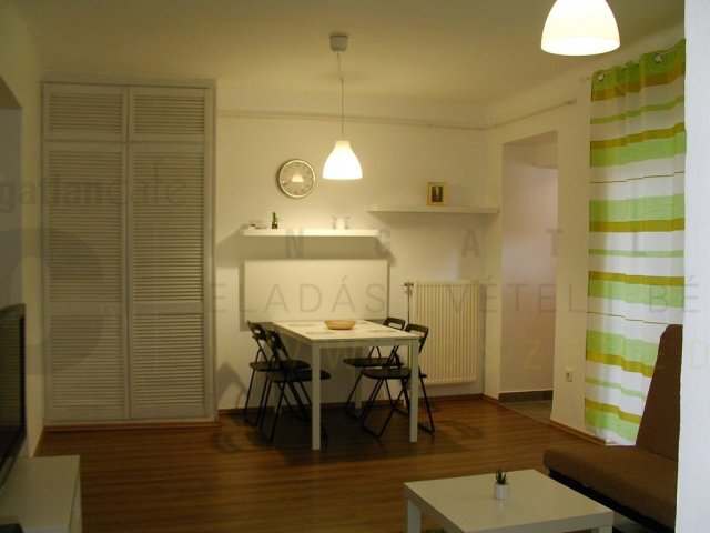 Kiadó téglalakás, albérlet, Szegeden 200 E Ft / hó, 3 szobás