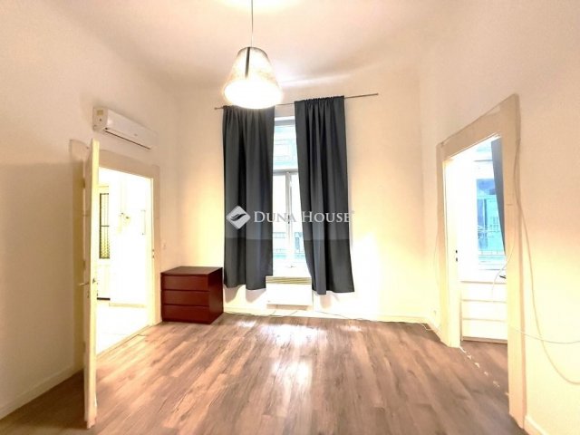 Eladó téglalakás, Budapesten, V. kerületben 100.9 M Ft, 2 szobás