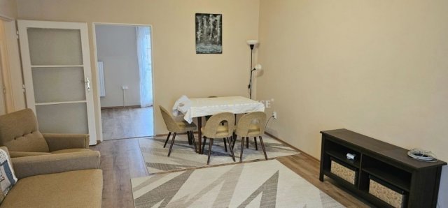 Eladó panellakás, Pécsett 43.5 M Ft, 2 szobás