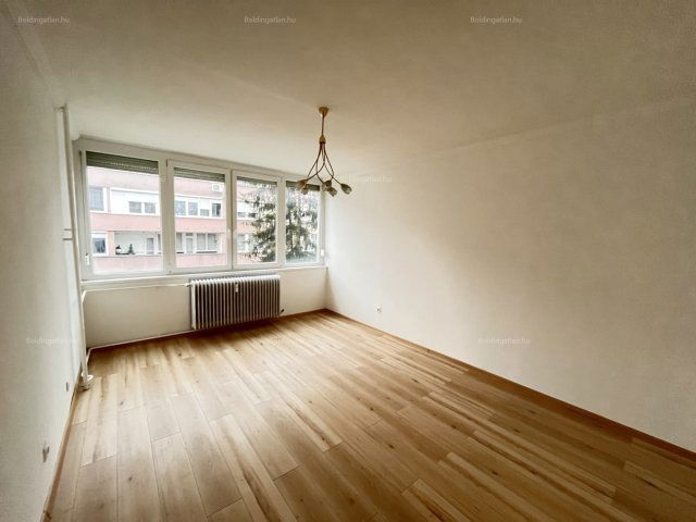 Eladó panellakás, Kaposváron 35.4 M Ft, 2+1 szobás