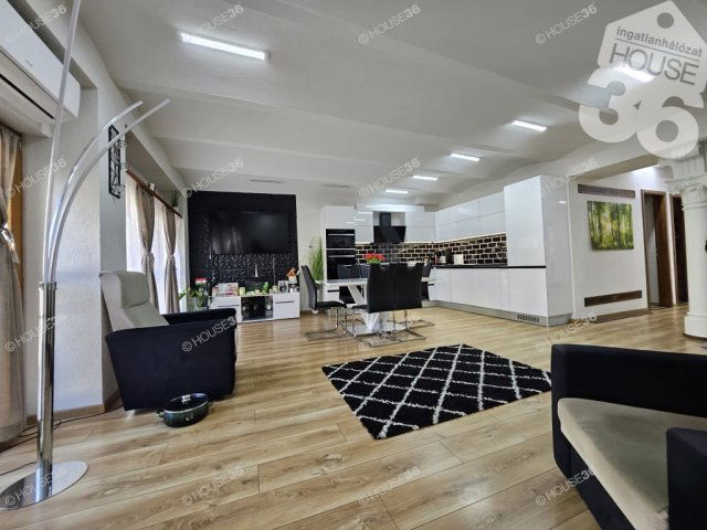 Eladó téglalakás, Kecskeméten 106.9 M Ft, 3 szobás