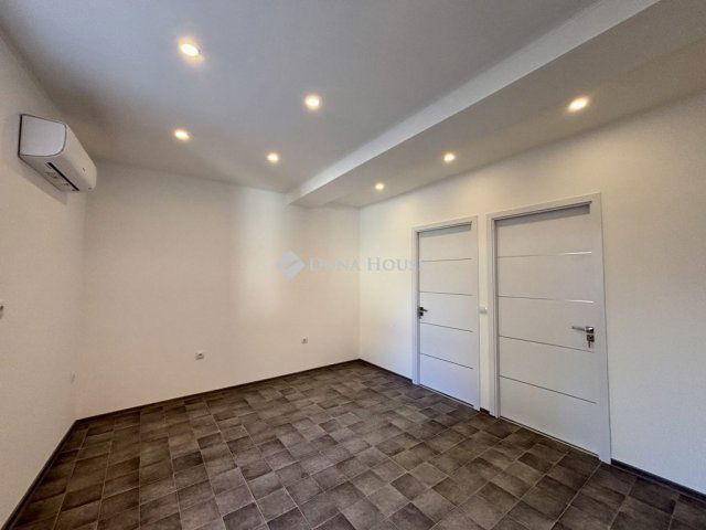 Eladó családi ház, Esztergomban, Simor János utcában 52.8 M Ft