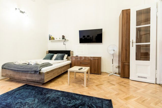 Eladó téglalakás, Budapesten, VI. kerületben 70.1 M Ft