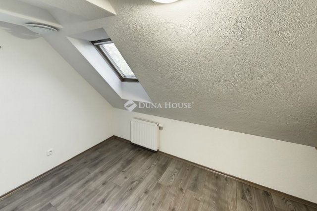 Eladó téglalakás, Kecskeméten 64.9 M Ft, 6 szobás