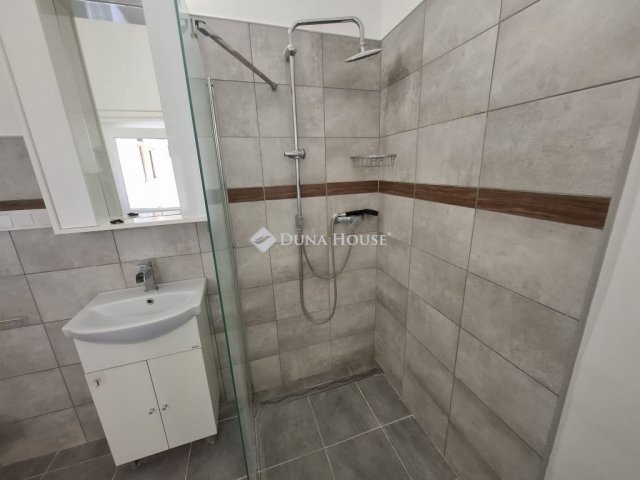 Eladó családi ház, Kiskunfélegyházán 19.9 M Ft, 1 szobás