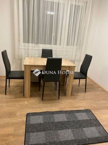 Eladó téglalakás, Debrecenben 108 M Ft, 4 szobás