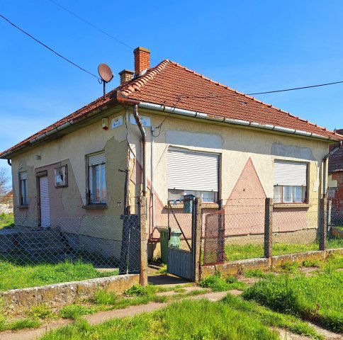 Eladó családi ház, Jászkisérén 5.9 M Ft, 2 szobás