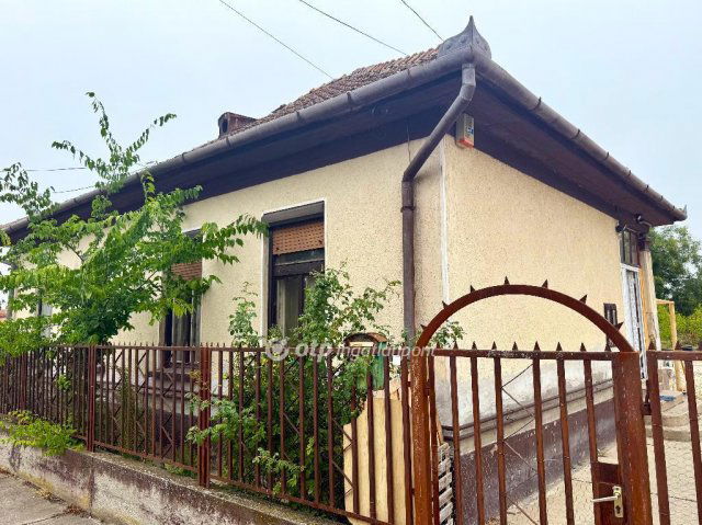 Eladó családi ház, Tápiószelén 26.9 M Ft, 2 szobás