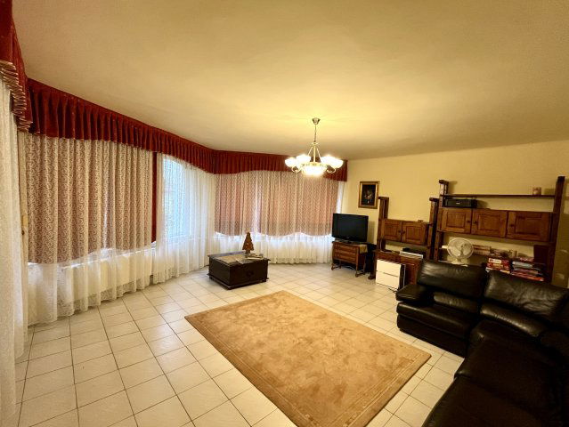 Eladó családi ház, Nyíregyházán 85 M Ft, 6 szobás