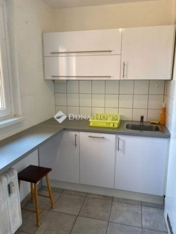Eladó panellakás, Budapesten, III. kerületben 79.99 M Ft
