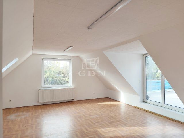 Kiadó iroda, Veszprémben 280 E Ft / hó, 4 szobás