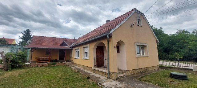 Eladó családi ház, Dombóváron 31.5 M Ft, 3+1 szobás