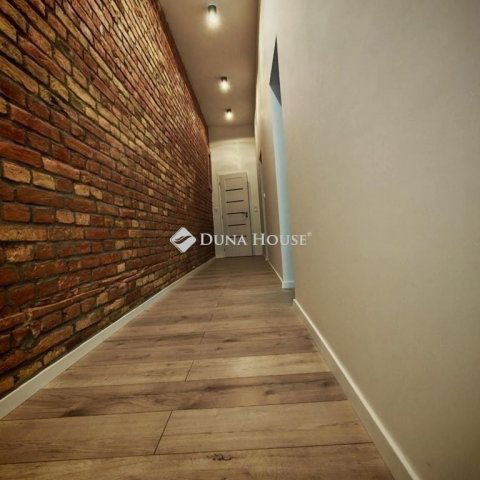 Eladó téglalakás, Pécsett 82.9 M Ft, 3 szobás