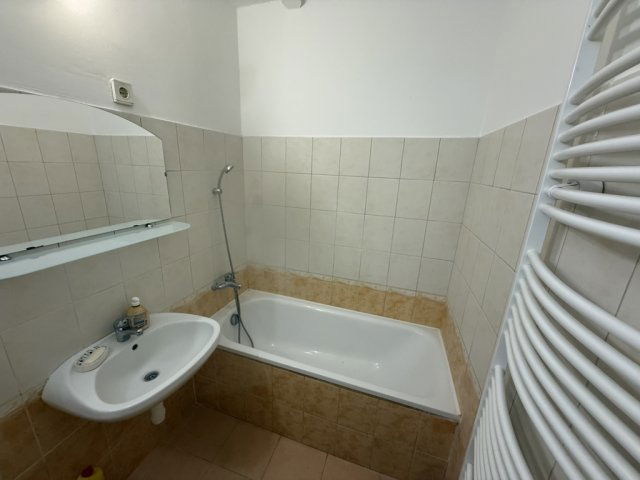 Eladó téglalakás, Pécsett 49 M Ft, 3 szobás