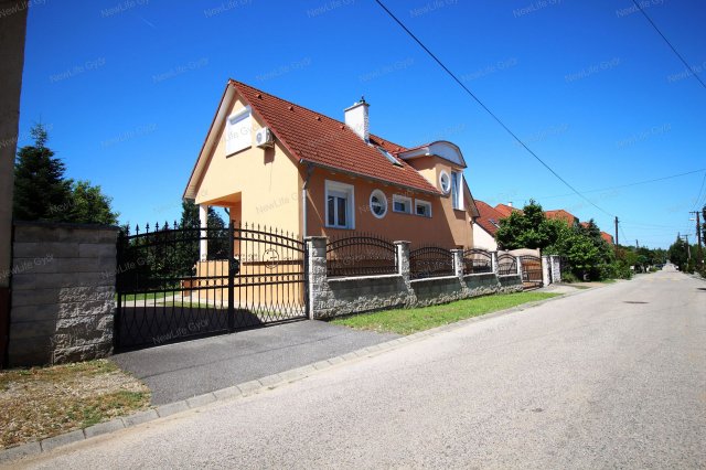 Eladó családi ház, Győrött 147.5 M Ft, 5 szobás