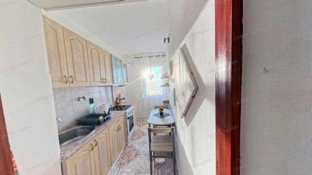 Eladó panellakás, Várpalotán, Jókai utcában 41 M Ft