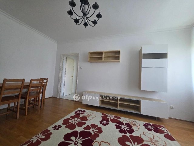 Kiadó téglalakás, albérlet, Pápán 140 E Ft / hó, 2 szobás