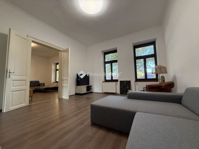 Eladó téglalakás, Pécsett 53.9 M Ft, 2 szobás