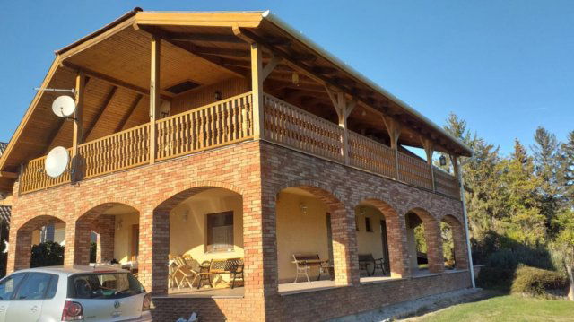 Eladó családi ház, Balatonkenesén 239 M Ft, 5 szobás