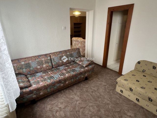 Eladó téglalakás, Dunaújvárosban 32.5 M Ft, 2 szobás