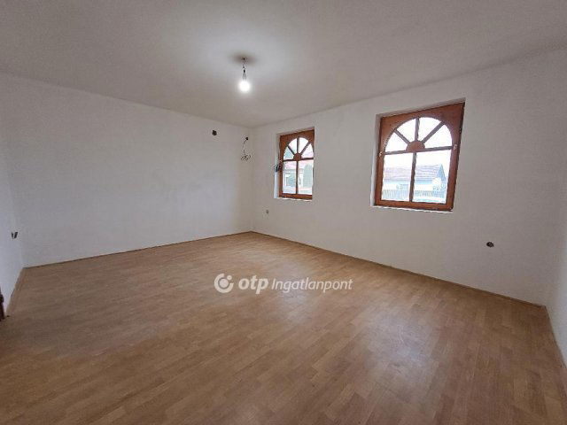 Eladó családi ház, Kisújszálláson 21.5 M Ft, 2+2 szobás