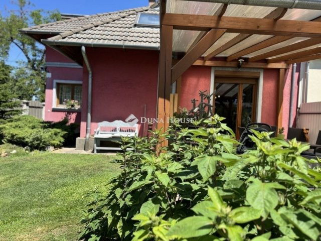 Eladó családi ház, Budapesten, IV. kerületben 199 M Ft, 6 szobás