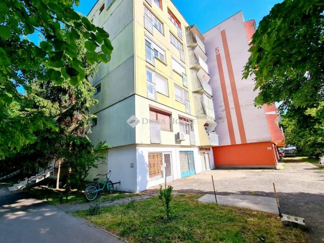 Eladó panellakás, Békéscsabán, Gyulai úton 39.99 M Ft