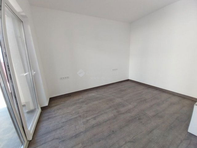 Eladó családi ház, Szegeden 180 M Ft, 1+5 szobás