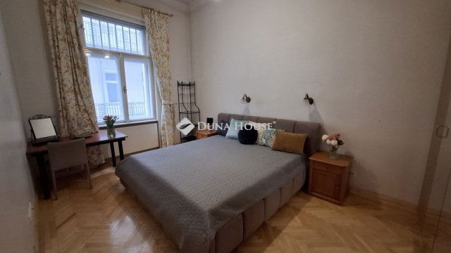 Eladó téglalakás, Budapesten, V. kerületben, Fehér Hajó utcában