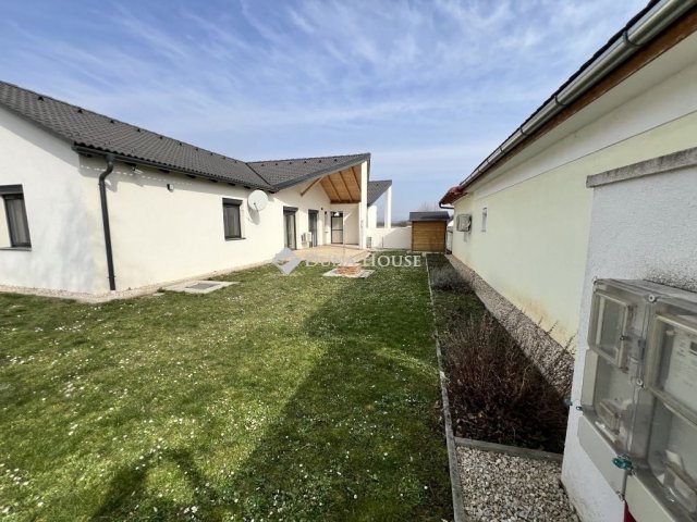 Eladó ikerház, Veszprémben 136 M Ft, 4 szobás