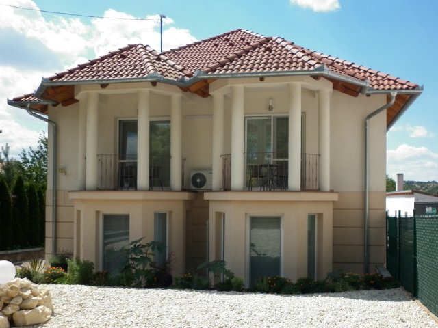 Eladó családi ház, Hévízen 299 M Ft, 5 szobás