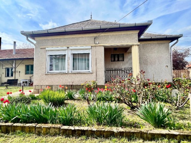 Eladó családi ház, Jászapátiban 18.99 M Ft, 4 szobás