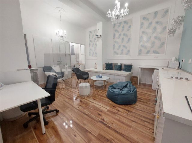 Eladó téglalakás, Szegeden 110 M Ft, 5 szobás