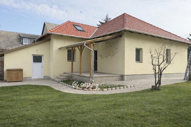 Eladó családi ház, Martonvásáron 109 M Ft, 4+1 szobás