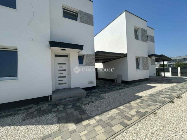 Eladó családi ház, Vecsésen 119.9 M Ft, 5 szobás