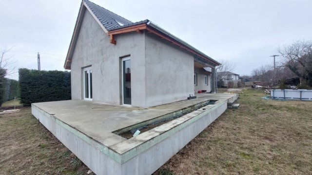 Eladó családi ház, Százhalombattán 88 M Ft, 2+2 szobás