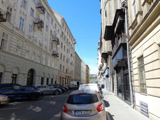 Eladó üzlethelyiség, Budapesten, V. kerületben, Zoltán utcában