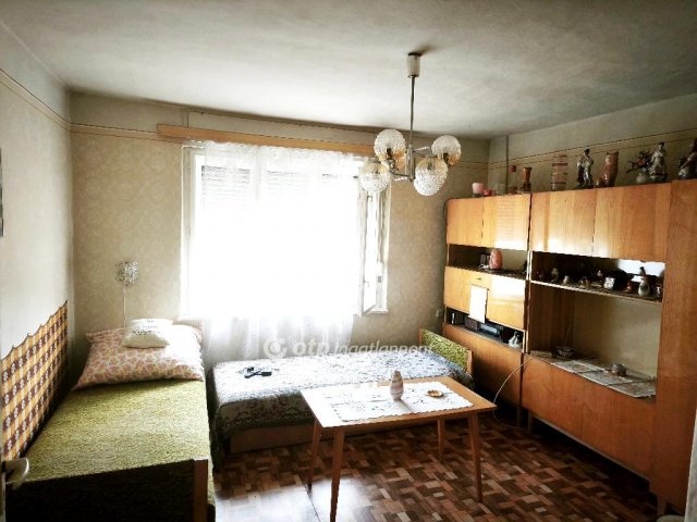 Eladó családi ház, Tiszajenőn 15.99 M Ft, 2 szobás