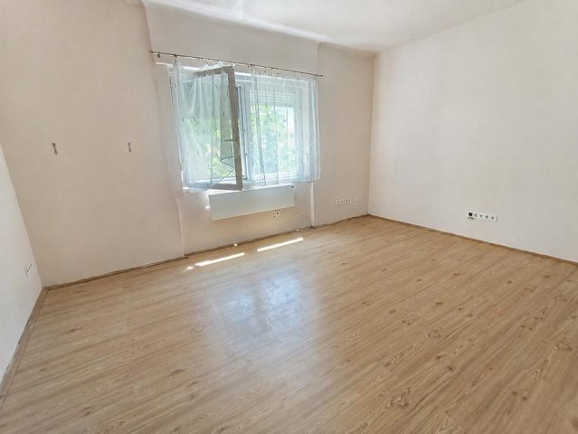 Eladó téglalakás, Budapesten, IV. kerületben, Virág utcában