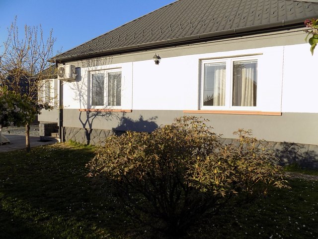 Eladó családi ház, Pannonhalmán 97.9 M Ft, 3 szobás