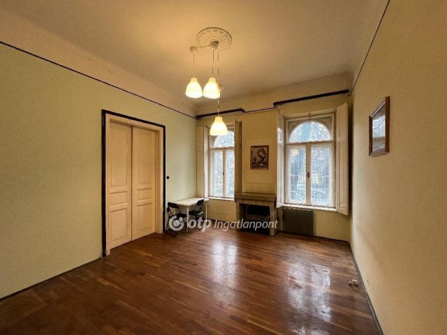 Eladó téglalakás, Budapesten, VI. kerületben 83.9 M Ft, 3 szobás