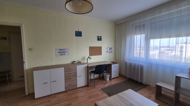 Eladó panellakás, Debrecenben 43.6 M Ft, 1+1 szobás